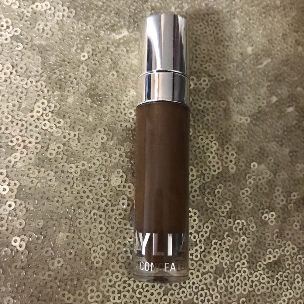 Kylie Cosmetics Concealer in Expresso